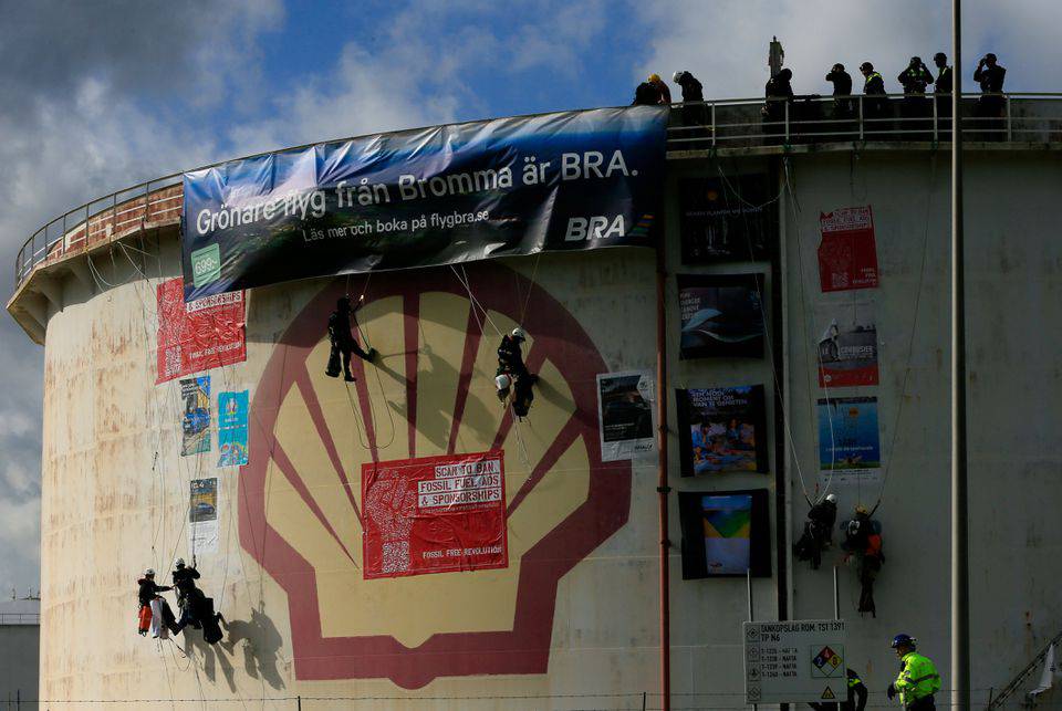 Greenpeace blokirao ulaz u Shellovu nizozemsku rafineriju