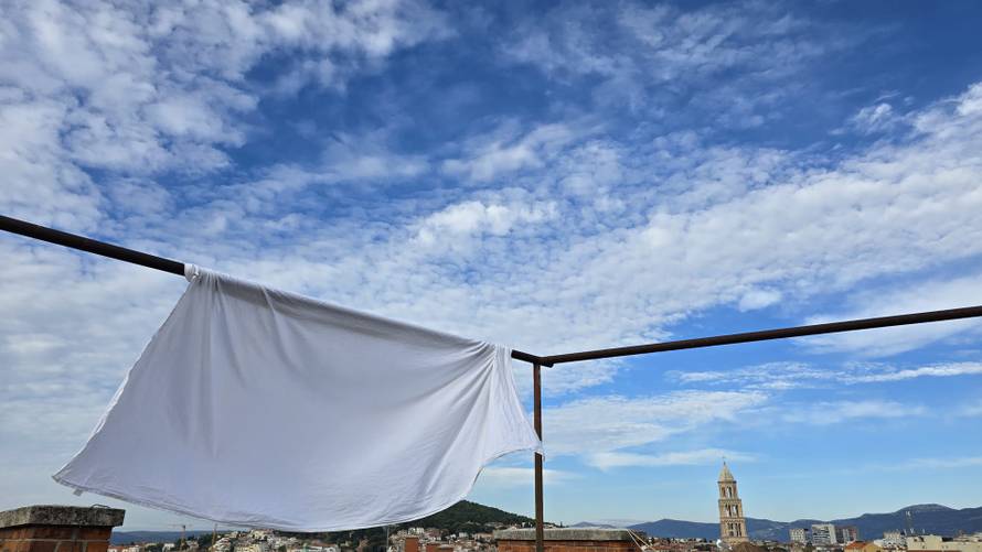 FOTO Bijele plahte u Splitu: Pogledajte poruku protiv nasilja i huliganskog divljaštva...