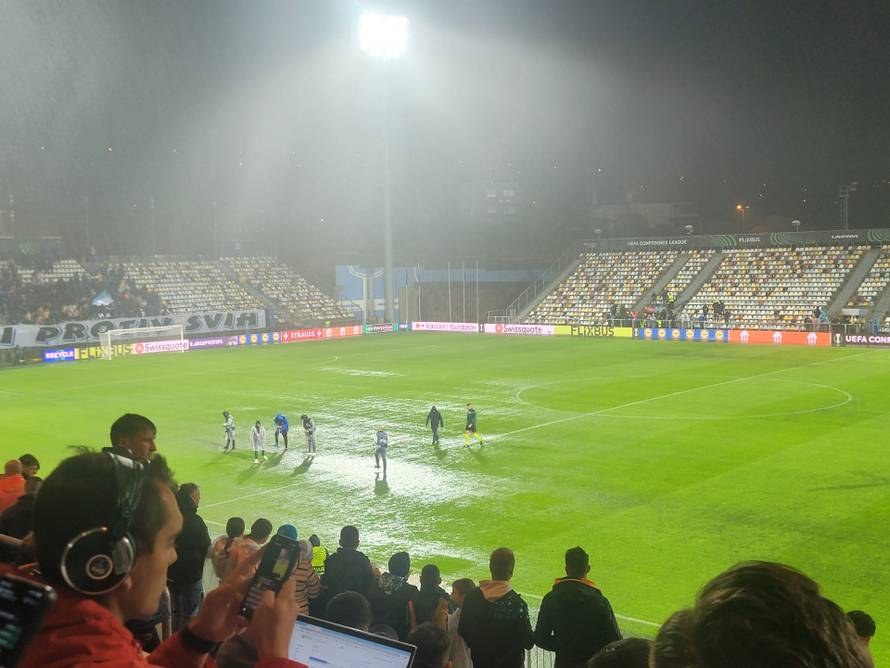 Utakmica Rijeke i Sparte nakon epskog potopa je prekinuta!