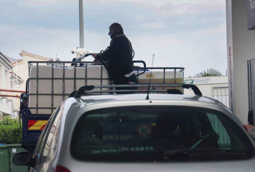 Kaštela: Gužve na benzinskim postajama zbog povećanja cijena goriva