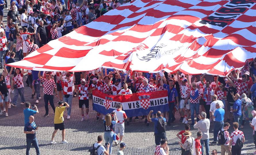 U Leipzig stigla najveća hrvatska navijačka zastava dugačka 107 metara 
