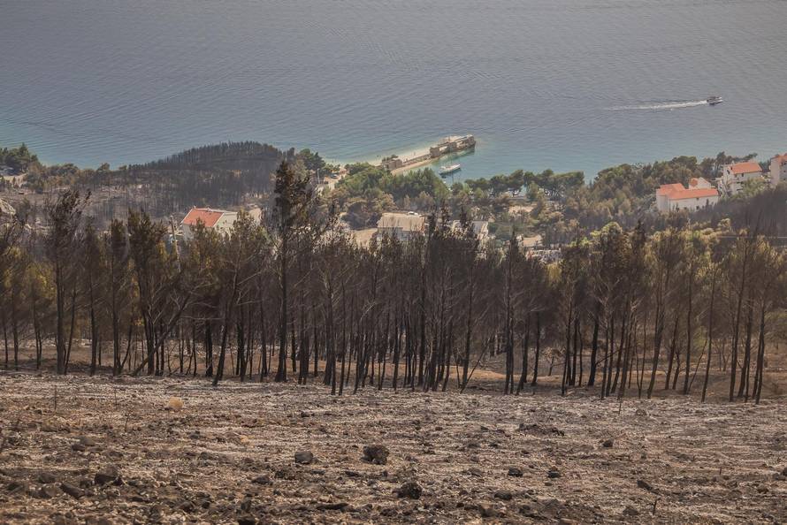 Opožareni Omiš i okolica 