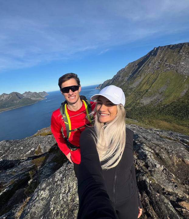 FOTO Zanosna plavuša bodrit će češkog golmana protiv Hrvatske