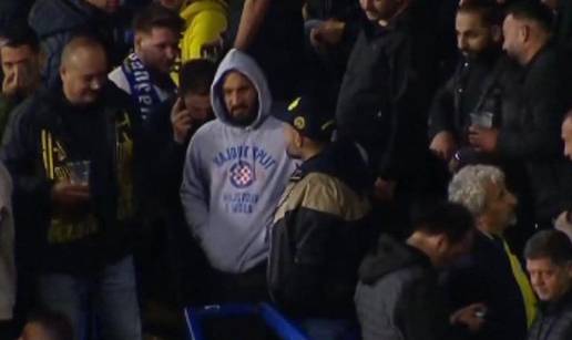Čovjek u Hajdukovoj majici bio među navijačima Fenerbahčea