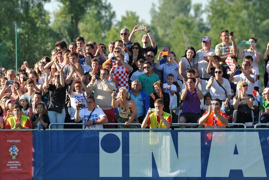 Međimurci uz 'vatrene': Čak 5 tisuća ljudi na prvom treningu