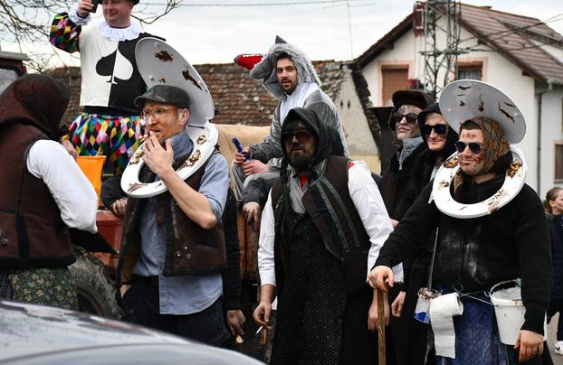 Donja Bebrina: Urnebesni pokladni utorak u Donjoj Bebrini