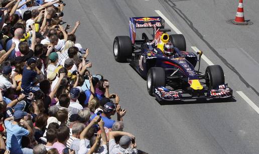 Sebastian Vettel na VN Njemačke ispred Ferrarija 