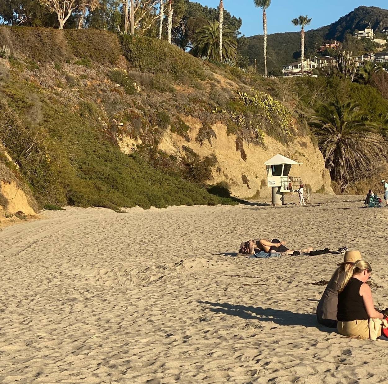 *PREMIUM-EXCLUSIVE* KOURTNEY K AND TRAVIS BARKER
MAKE-OUT SESH AT PUBLIC BEACH!!!