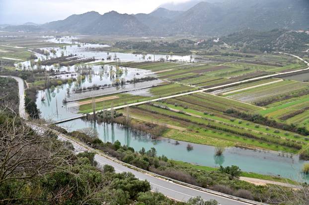 Vrgorac: Poplavljeno Polje jezero uslijed obilnih kiša