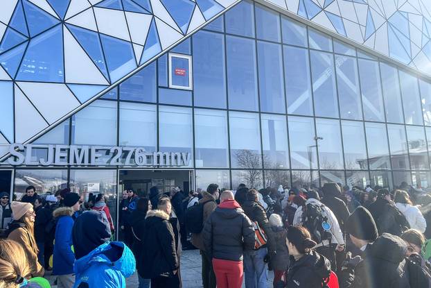 Zagreb: Velike gužve ispred sljemenske žičare