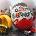 Ferrero iz britanskih trgovina povlači nekoliko serija Kinder jaja zbog trovanja male djece