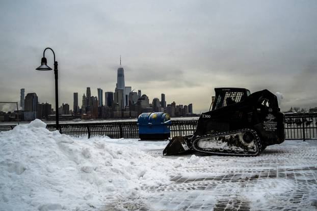 Major winter storm spreads across a large swath of the United States