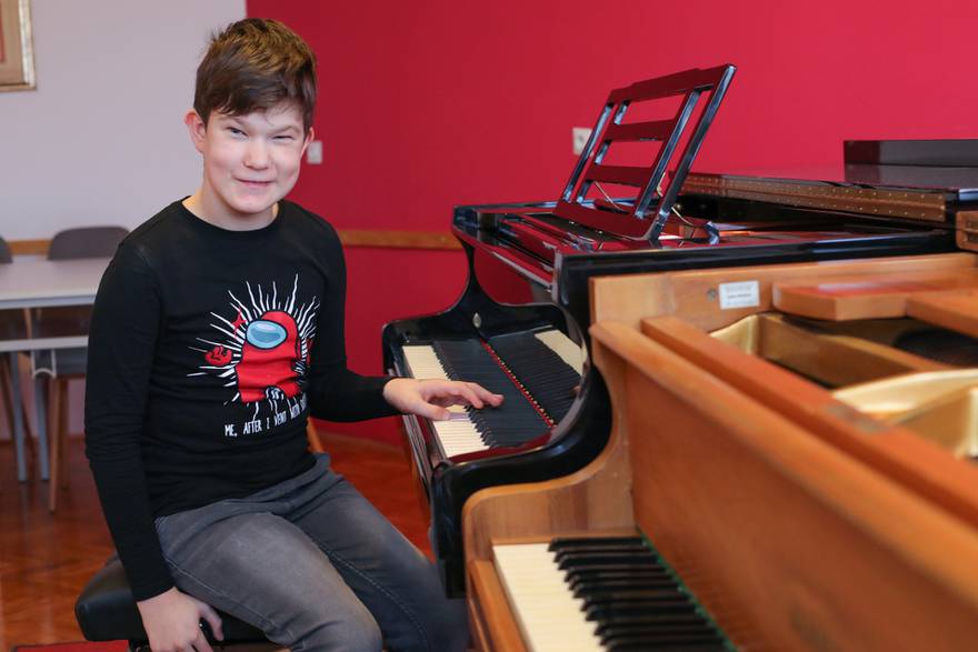 Vukovar: Dječak s posebnim potrebama talentiran za glazbu