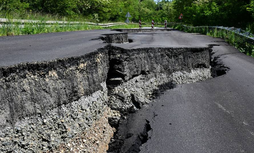 Rešetari: Ogromno klizište na dionici ceste koja povezuje Požešku kotlinu s autocestom