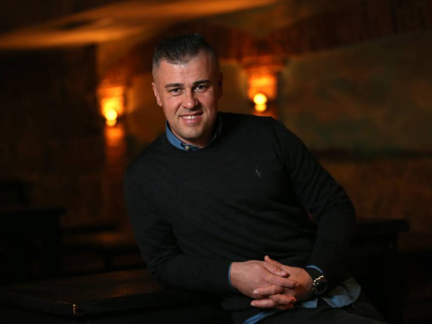 Suprugu upoznao u 'Farmi', a sada se oporavio od bankrota