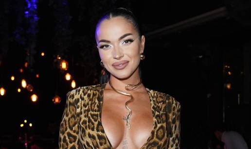 FOTO Voli pozirati u tangicama i naglašavati obline: Popularna 'Džehvy' uskoro stiže u Zagreb