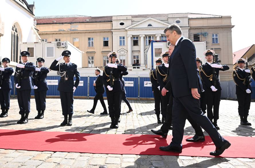 Zagreb: Predsjednik Vlade Andrej Plenković primio je predsjednika Vlade Slovačke Republike Roberta Fica