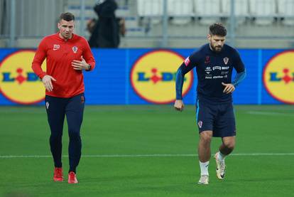 FOTO 'Vatreni' odradili trening pod reflektorima Opus Arene, Petković je trenirao odvojeno...