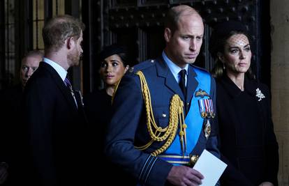 Princ Harry i Meghan se moraju ispričati Williamu i Kate prije kraljičinog sprovoda: 'Ljuti su'