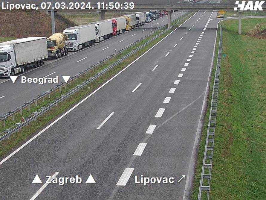 FOTO Kilometarske kolone na granici sa Srbijom: Teretna vozila čekaju po sedam sati!