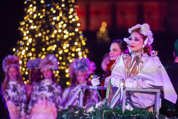 Ledeni park na Trgu kralja Tomislava otvoren uz predstavu Orašar