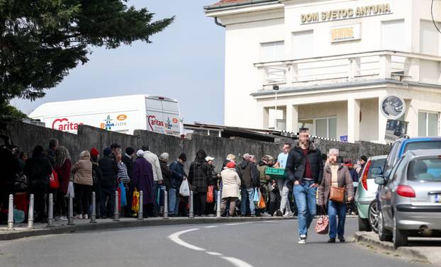 FOTO Veliki petak u pučkim kuhinjama: 'Na Svetom Duhu imamo spremnih 750 obroka'