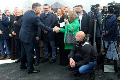 FOTO U Sisku su svečano otvorili novu cestu: Stigli Plenković, Bačić, Butković, svećenik...