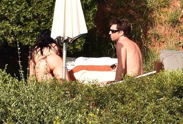 *EXCLUSIVE* WEB MUST CALL FOR PRICING  - Has Dua Lipa found love again?? as the sexy British singer seems to be setting some "New Rules" out in the sizzling heat of Portofino with a mystery man.*PICTURES TAKEN ON 27/05/2022*