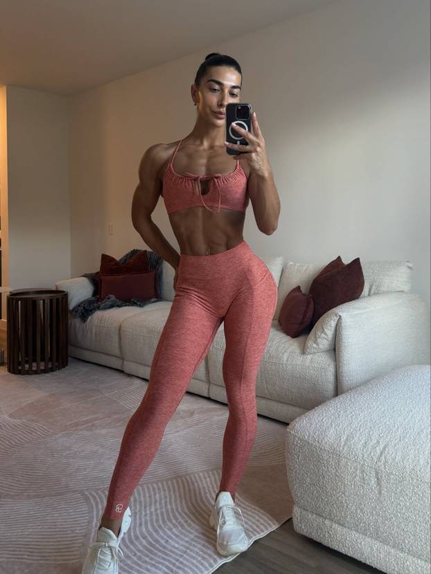 FOTO Ovo je najbolja svjetska bodibilderica. Pogledajte kako je izgledala prije transformacije