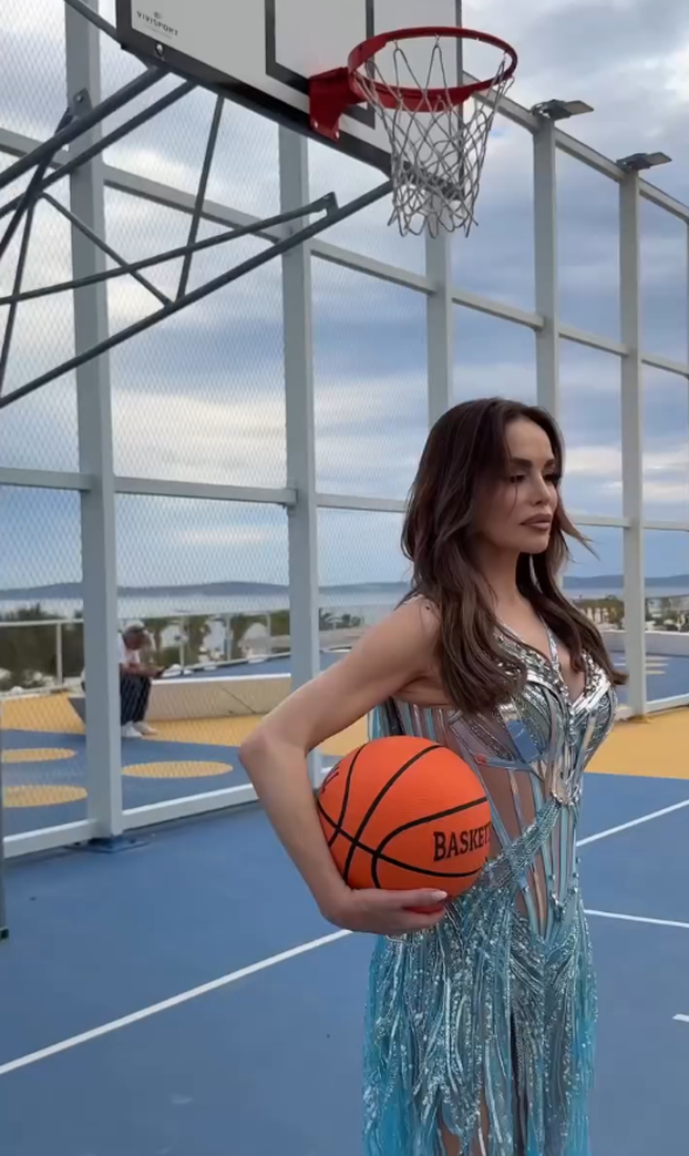 Uh, koje pete! Seve iz ormara izvadile štikle stare 10 godina pa u njima zaigrala košarku