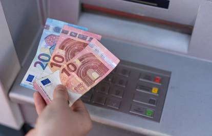 Napokon! Od subote će građani na bankomatima moći dići i 50 i 100 eura: 'Brzo su se praznili...'