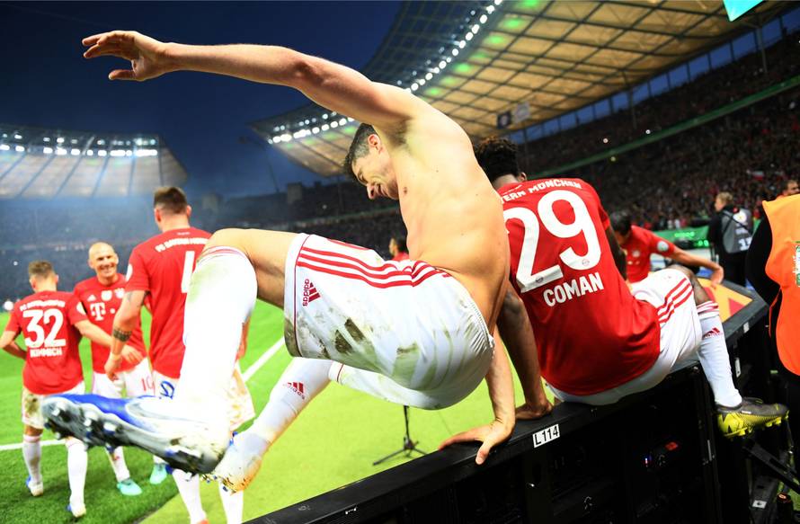 Navijači skandirali, Kovač uzeo megafon i vikao: Ponosan sam!