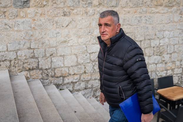 Sinj: Izjava Mire Bulje uoči ročišta u tužbi koju je protiv njega podnio vlasnik Prometa Makarska 