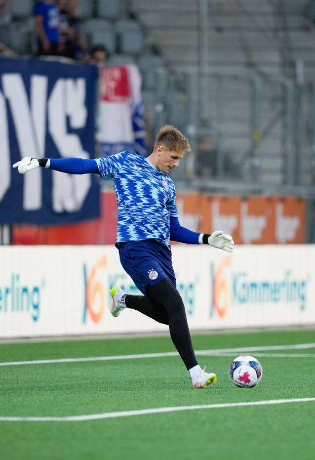 Thun: Zagrijavanje igrača prije početka utakmice FC Thun - GNK Dinamo