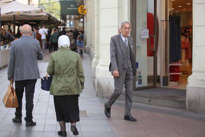 Zagreb: Deda Toni u šetnji gradom