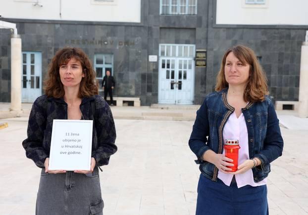 Šibenik: Molitelji krunice ispred Gradske uprave