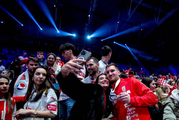 Hrvatski rukometaši slave s obiteljima osvajanje srebra 