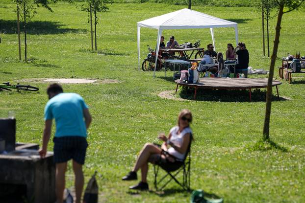 Zagreb: Građani i na Bundeku uz roštilj slave praznik rada 