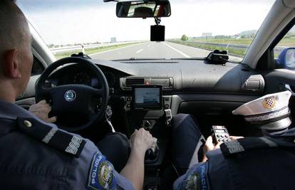 Policajci snimili Đakovčana (44) kako vozi 216 na sat