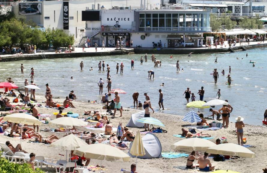 Split: Bačvice ponovno pune kupača nakon osvježenja za vikend