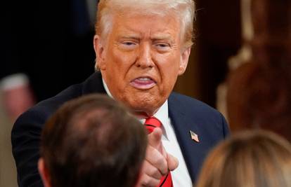 Nasilnik Trump prijeti: Uzet ćemo Grenland 100 posto! Ne isključujem ni vojnu silu