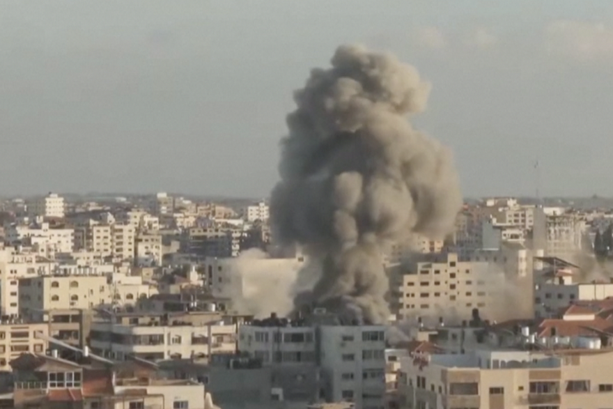 Još eksplozija i dima viđeno iznad Gaze