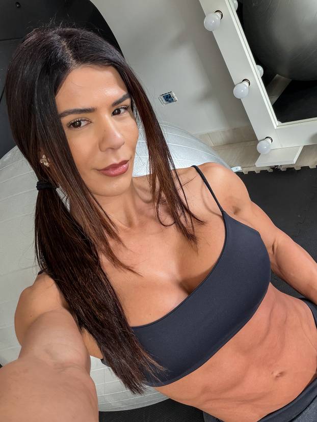 FOTO Fitness model: Tijelo mi je toliko savršeno da me svi pitaju jesam li stvarna ili AI model