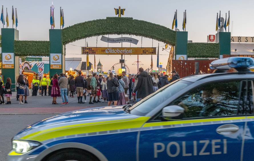Oktoberfest opens after bomb threat