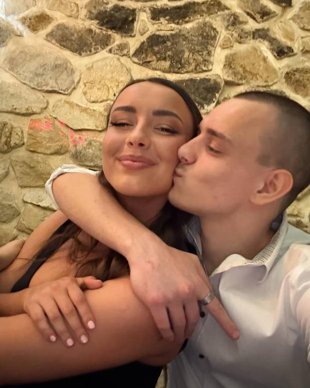 FOTO Srpkinja vodi košarkaše, voli Hrvatsku i ruši predrasude