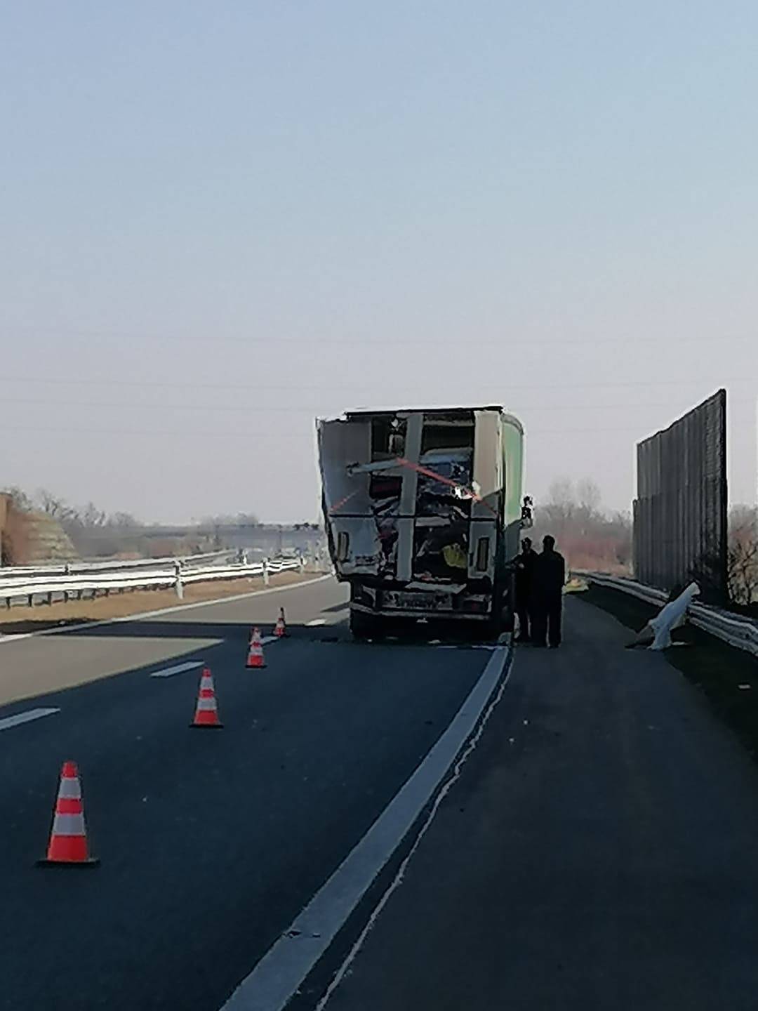 Bus i kamion sudarili se na A3, sedmero ljudi završilo u bolnici