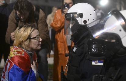 Od vlasti se traži da objasni je li protiv studenata korišten zvučni top. MUP i Vučić sve negirali