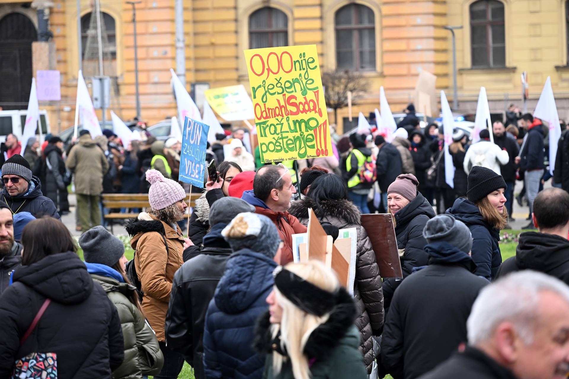 Zagreb: "Adventski prosvjed" prosvjetnih djelatnika