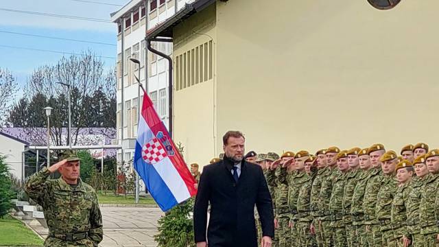 Banožić uputio božićnu čestitku: Ostvarili smo sve ono za što su se zalagali hrvatski branitelji