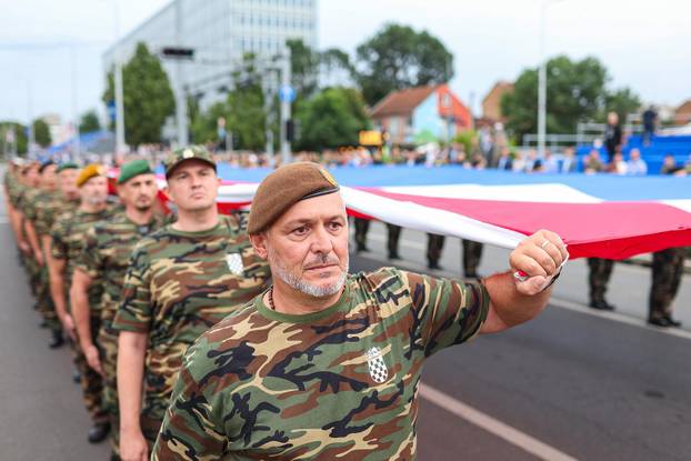 Zagreb: Generalna proba svečanog vojnog mimohoda